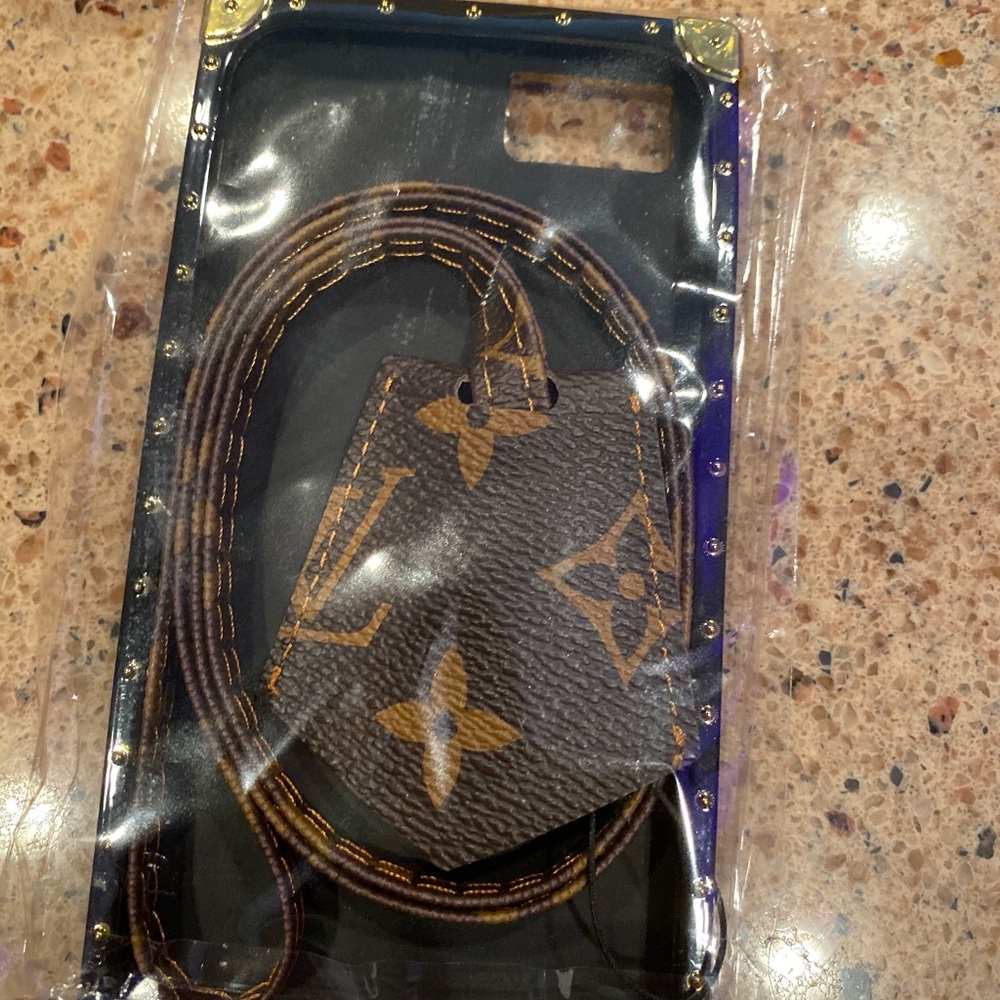 iPhone case - Picture 2 of 7